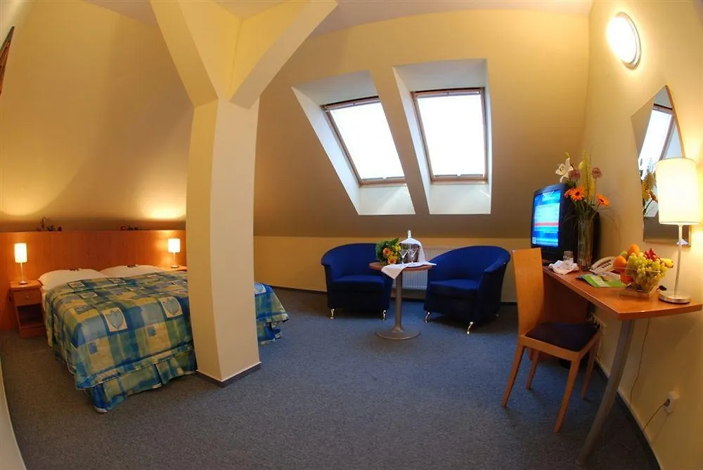 Ea Hotel Tosca Prague 3*,